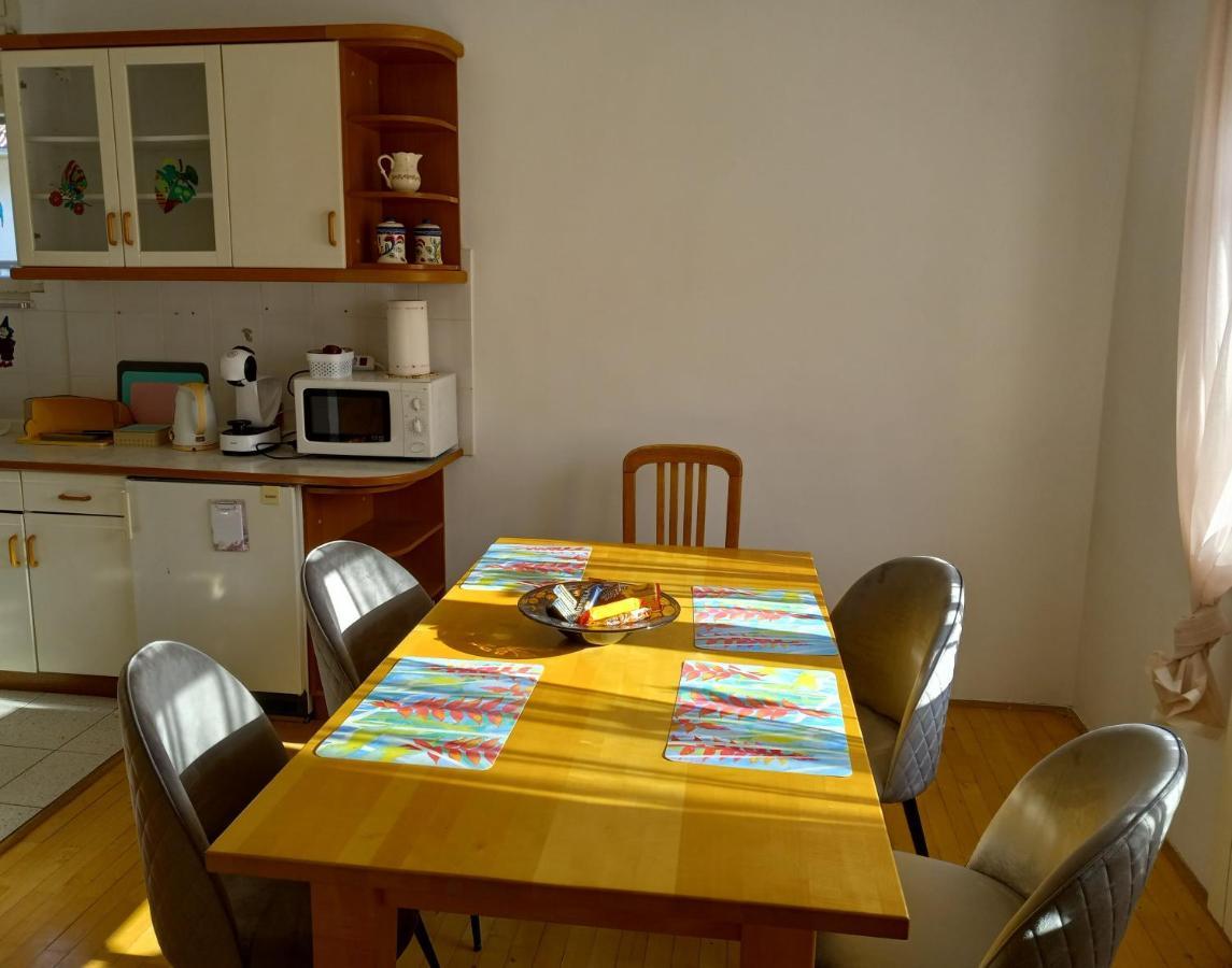 Lovely 2-Bedroom Appartment With Free Parking Dobrova Extérieur photo