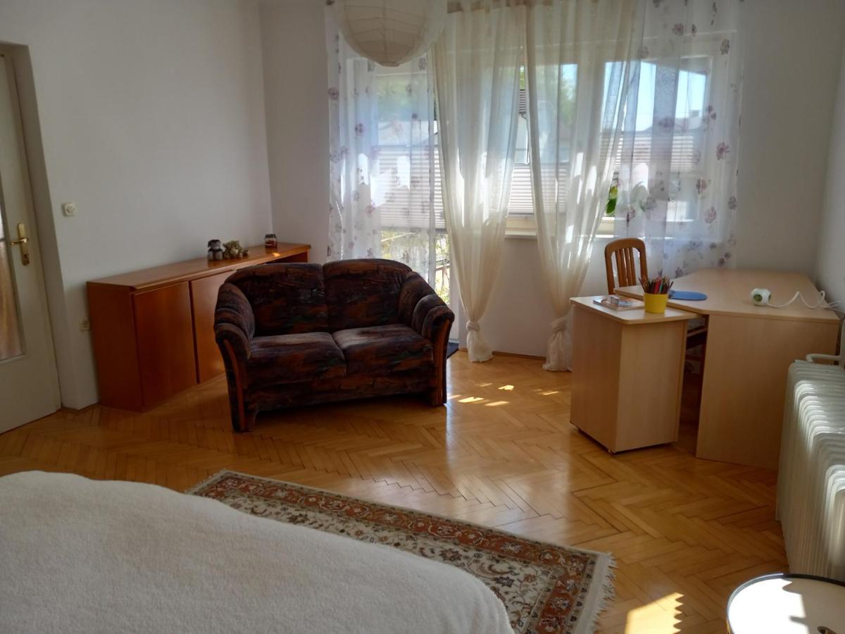 Lovely 2-Bedroom Appartment With Free Parking Dobrova Extérieur photo